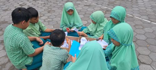 Daur Ulang Kertas (1)