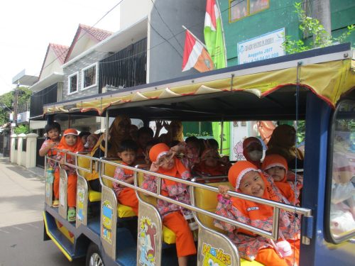 Naik Kereta Kelinci (1)